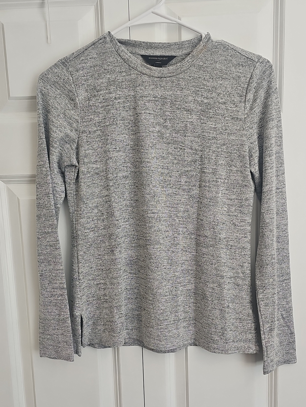 Banana Republic Men's Long-Sleeve Heathered Gray Crewneck